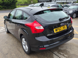 2012 Ford Focus 1.6 Zetec Powershift Euro 5 5dr in Black — image 4
