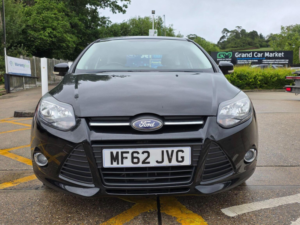 2012 Ford Focus 1.6 Zetec Powershift Euro 5 5dr in Black — image 6