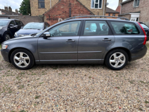 2011 Volvo V50 1.6 D2 Es in Grey — image 2