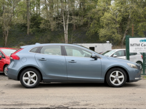 2012 Volvo V40 1.6 T3 Se in Blue — image 5