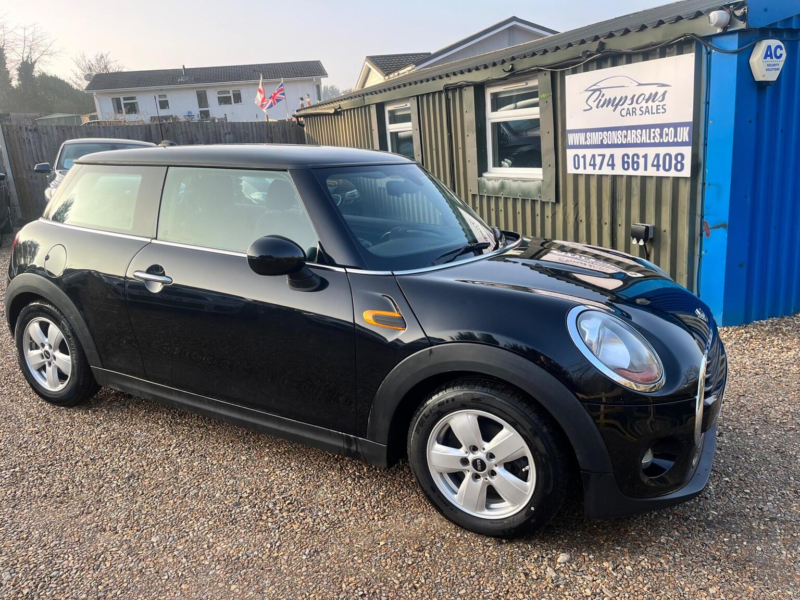 2016 MINI Hatch 1.5 Cooper Euro 6 (s/s) 3dr in Black — image 1