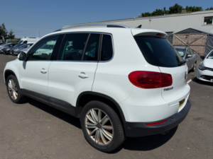 2016 Volkswagen Tiguan 2.0 Tdi Bluemotion Tech Match Edition SUV 5dr Diesel Manual 4WD Euro 6 (s/s) (150 Ps) in White — image 3
