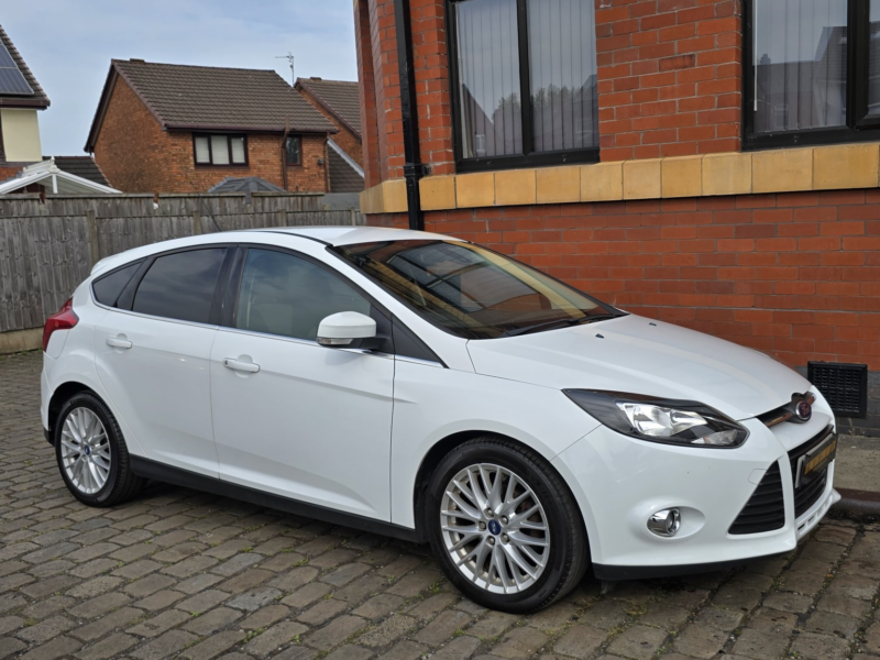 2014 Ford Focus 1.0 T Ecoboost Zetec in White — image 1