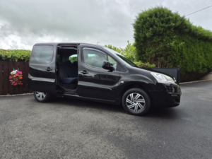 2018 Citroen Berlingo 1.6 Bluehdi Feel in Black — image 4