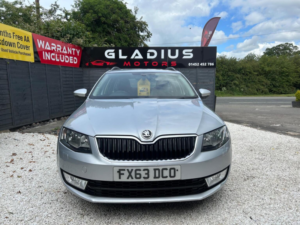 2013 Skoda Octavia 1.6 Tdi Elegance Euro 5 (s/s) 5dr in Silver — image 2