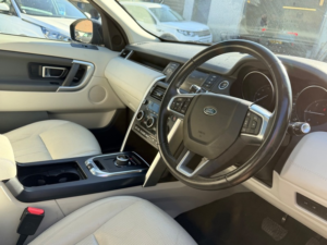 2018 Land Rover Discovery Sport Td4 Hse in Grey — image 3