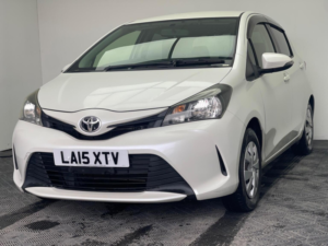 2015 Toyota Yaris 1.33 Dual Vvt-I Icon Plus Multidrive S Euro 5 5dr in White — image 3
