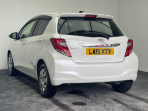 2015 Toyota Yaris 1.33 Dual Vvt-I Icon Plus Multidrive S Euro 5 5dr in White — image 4
