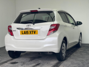 2015 Toyota Yaris 1.33 Dual Vvt-I Icon Plus Multidrive S Euro 5 5dr in White — image 6