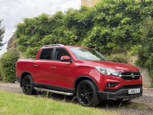 2018 Ssangyong Musso 2.2 D Saracen in Red — image 2