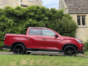 2018 Ssangyong Musso 2.2 D Saracen in Red — image 5