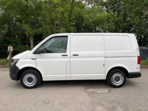 2017 Volkswagen Transporter 2.0 Tdi T30 Bluemotion Tech Startline Fwd Swb Euro 6 (s/s) 5dr in White — image 4