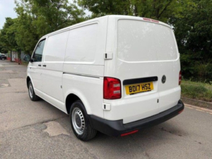 2017 Volkswagen Transporter 2.0 Tdi T30 Bluemotion Tech Startline Fwd Swb Euro 6 (s/s) 5dr in White — image 5