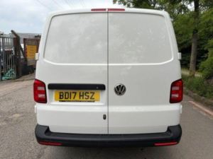2017 Volkswagen Transporter 2.0 Tdi T30 Bluemotion Tech Startline Fwd Swb Euro 6 (s/s) 5dr in White — image 6