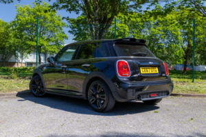 2017 MINI Hatch 1.5 5-Door Hatch Cooper in Black — image 5