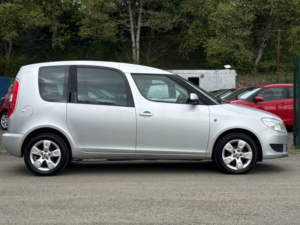 2014 Skoda Roomster 1.2 Tsi Se Action MPV 5dr Petrol Manual Euro 5 (86 Ps) in Multicolour — image 4