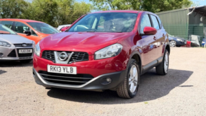 2013 Nissan Qashqai 1.5 Dci Acenta 2WD Euro 5 5dr in Red — image 3