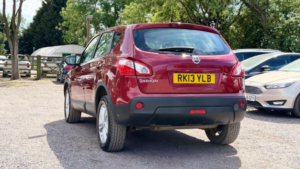 2013 Nissan Qashqai 1.5 Dci Acenta 2WD Euro 5 5dr in Red — image 4