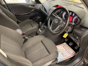 2014 Vauxhall Zafira Tourer 2.0 Cdti Sri MPV 5dr Diesel Manual Euro 5 (130 Ps) in Grey — image 5