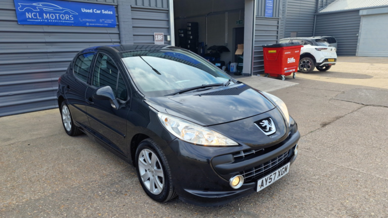2007 Peugeot 207 1.6 16v Se in Black — image 1