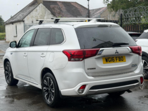 2016 Mitsubishi Outlander 2.0h 12kwh Gx4h CVT 4WD Euro 6 (s/s) 5dr in White — image 4