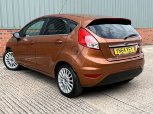 2014 Ford Fiesta 1.6 Titanium Powershift Euro 5 5dr in Yellow — image 4