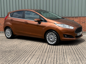 2014 Ford Fiesta 1.6 Titanium Powershift Euro 5 5dr in Yellow — image 5