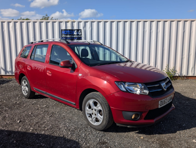 2013 Dacia Logan Mcv 0.9 Tce Laureate in Red — image 1