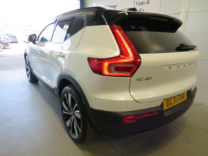 2022 Volvo Xc40 1.5h T5 Recharge 10.7kwh Ultimate Dark Auto Euro 6 (s/s) 5dr in White — image 4