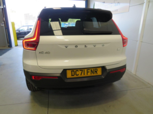 2022 Volvo Xc40 1.5h T5 Recharge 10.7kwh Ultimate Dark Auto Euro 6 (s/s) 5dr in White — image 5