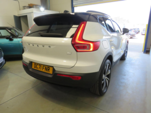 2022 Volvo Xc40 1.5h T5 Recharge 10.7kwh Ultimate Dark Auto Euro 6 (s/s) 5dr in White — image 6