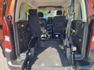 2019 Peugeot Rifter 1.5 Bluehdi Allure in Bronze — image 2