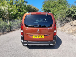 2019 Peugeot Rifter 1.5 Bluehdi Allure in Bronze — image 5