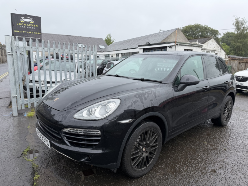 2011 Porsche Cayenne 3.0 Td V6 in Black — image 1
