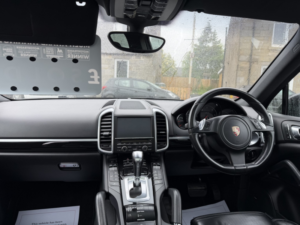 2011 Porsche Cayenne 3.0 Td V6 in Black — image 6