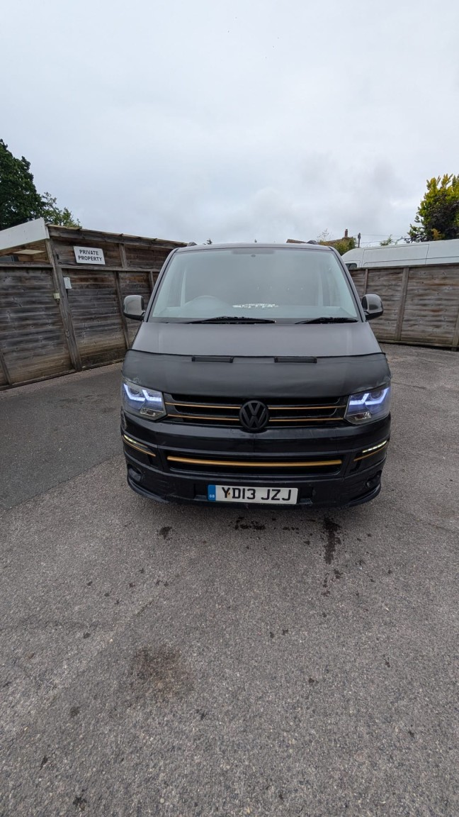 2013 Volkswagen Transporter 2.0 Tdi T28 in Black — image 1