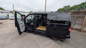 2013 Volkswagen Transporter 2.0 Tdi T28 in Black — image 6