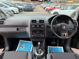 2013 Volkswagen Touran 1.6 Tdi Bluemotion Tech Se DSG Euro 5 (s/s) 5dr in Black — image 2