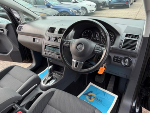 2013 Volkswagen Touran 1.6 Tdi Bluemotion Tech Se DSG Euro 5 (s/s) 5dr in Black — image 3