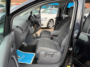 2013 Volkswagen Touran 1.6 Tdi Bluemotion Tech Se DSG Euro 5 (s/s) 5dr in Black — image 4