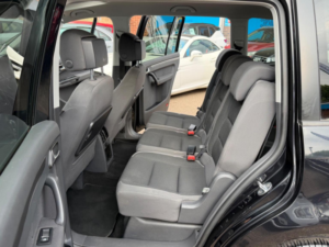 2013 Volkswagen Touran 1.6 Tdi Bluemotion Tech Se DSG Euro 5 (s/s) 5dr in Black — image 5