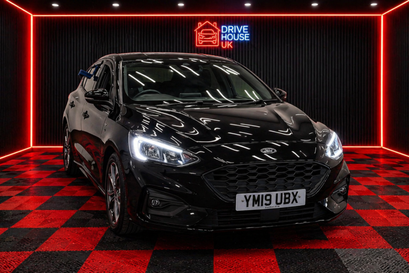 2019 Ford Focus 1.0 T Ecoboost St-Line in Black — image 1