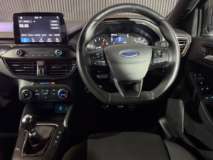 2019 Ford Focus 1.0 T Ecoboost St-Line in Black — image 4