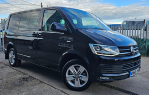 2019 Volkswagen Transporter 2.0 Tdi T32 Bluemotion Tech Highline Kombi DSG Fwd Swb Euro 6 (s/s) 5dr in Black — image 1