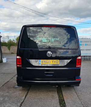 2019 Volkswagen Transporter 2.0 Tdi T32 Bluemotion Tech Highline Kombi DSG Fwd Swb Euro 6 (s/s) 5dr in Black — image 4