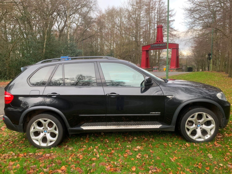 2010 BMW X5 Xdrive30d Se in Black — image 1