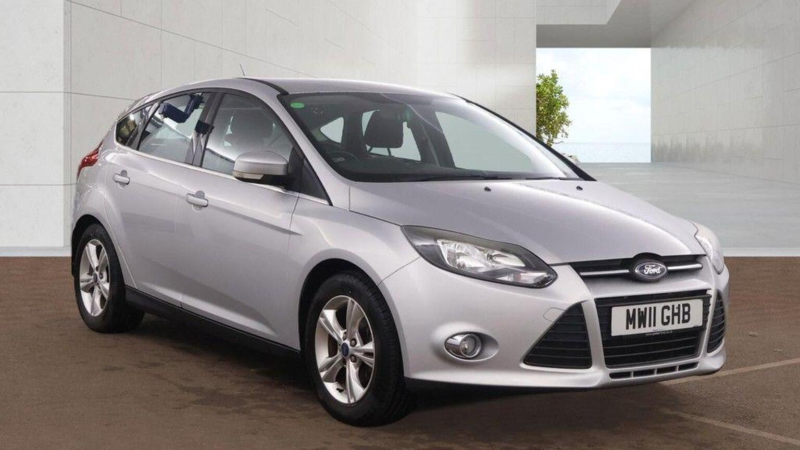 2011 Ford Focus 1.6 Zetec Euro 5 5dr in Silver — image 1