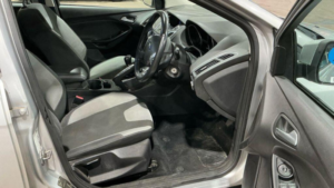 2011 Ford Focus 1.6 Zetec Euro 5 5dr in Silver — image 2
