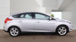 2011 Ford Focus 1.6 Zetec Euro 5 5dr in Silver — image 5