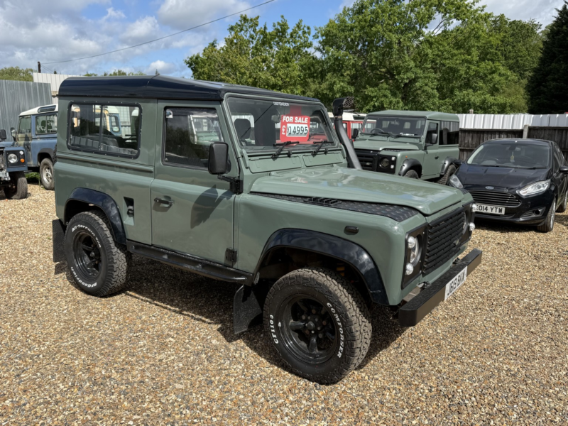 1992 Land Rover Defender 90 **bargain**rare 300tdi Automatic Gearbox*full Richards Galvanised Chassis*low Miles in Green — image 1